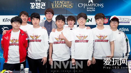 新秀赛季就 新秀赛季就