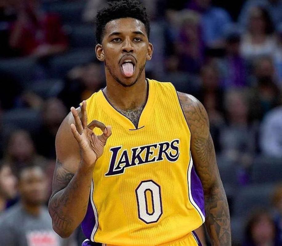 守轮转中出 守轮转中出