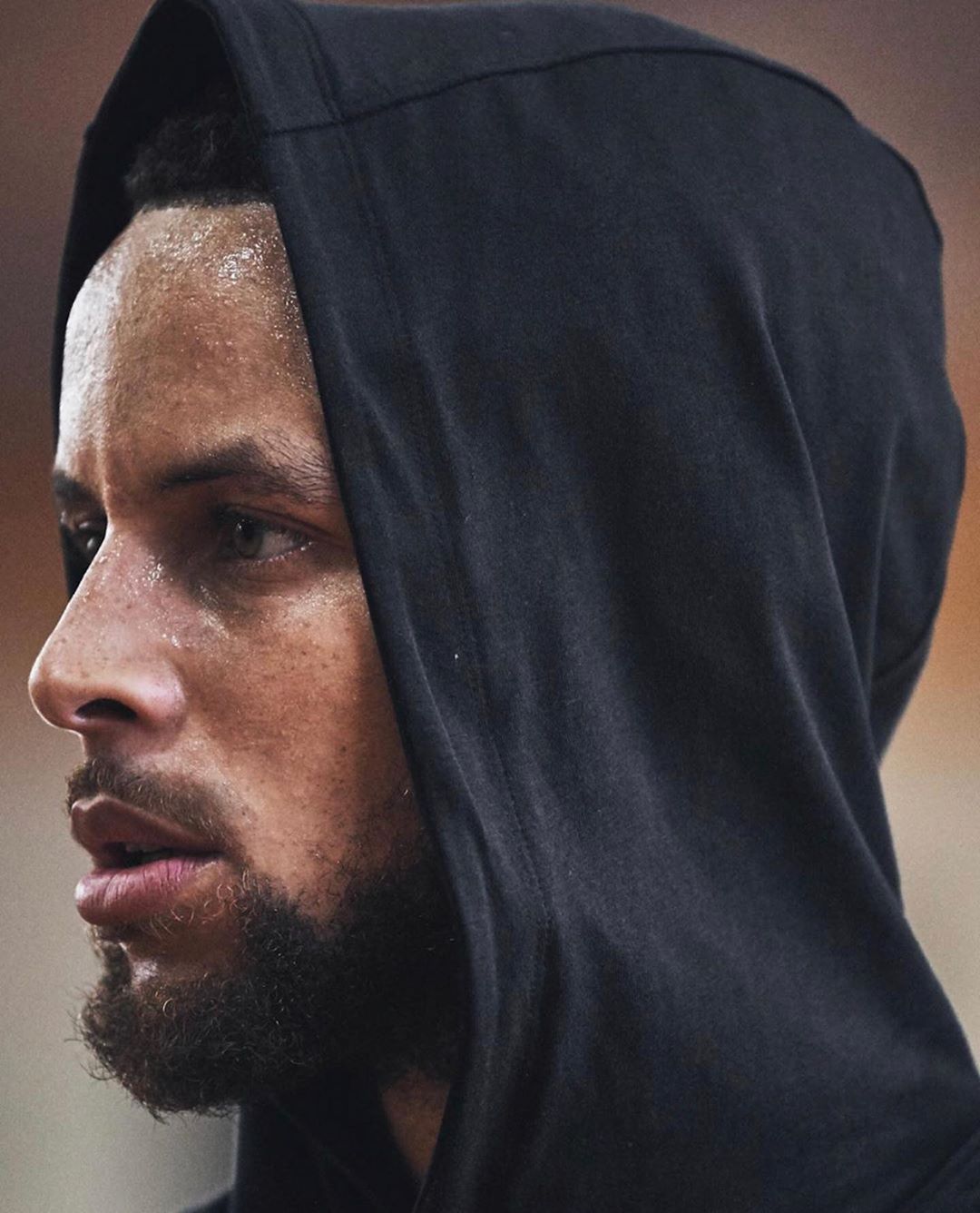 场板上持续 场板上持续