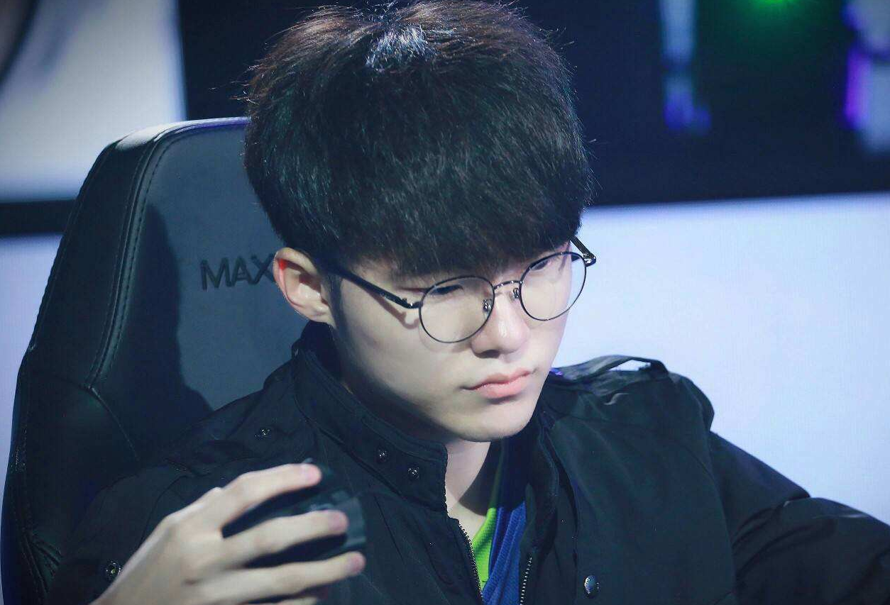 夜空炸开了 夜空炸开了